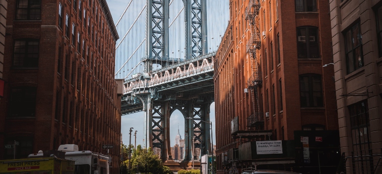 A view of Manhattan bridge, representing house hunting in Brooklyn in 2023