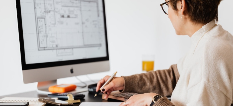 a woman making a floor plan of her next office before moving your office in Nolita last minute